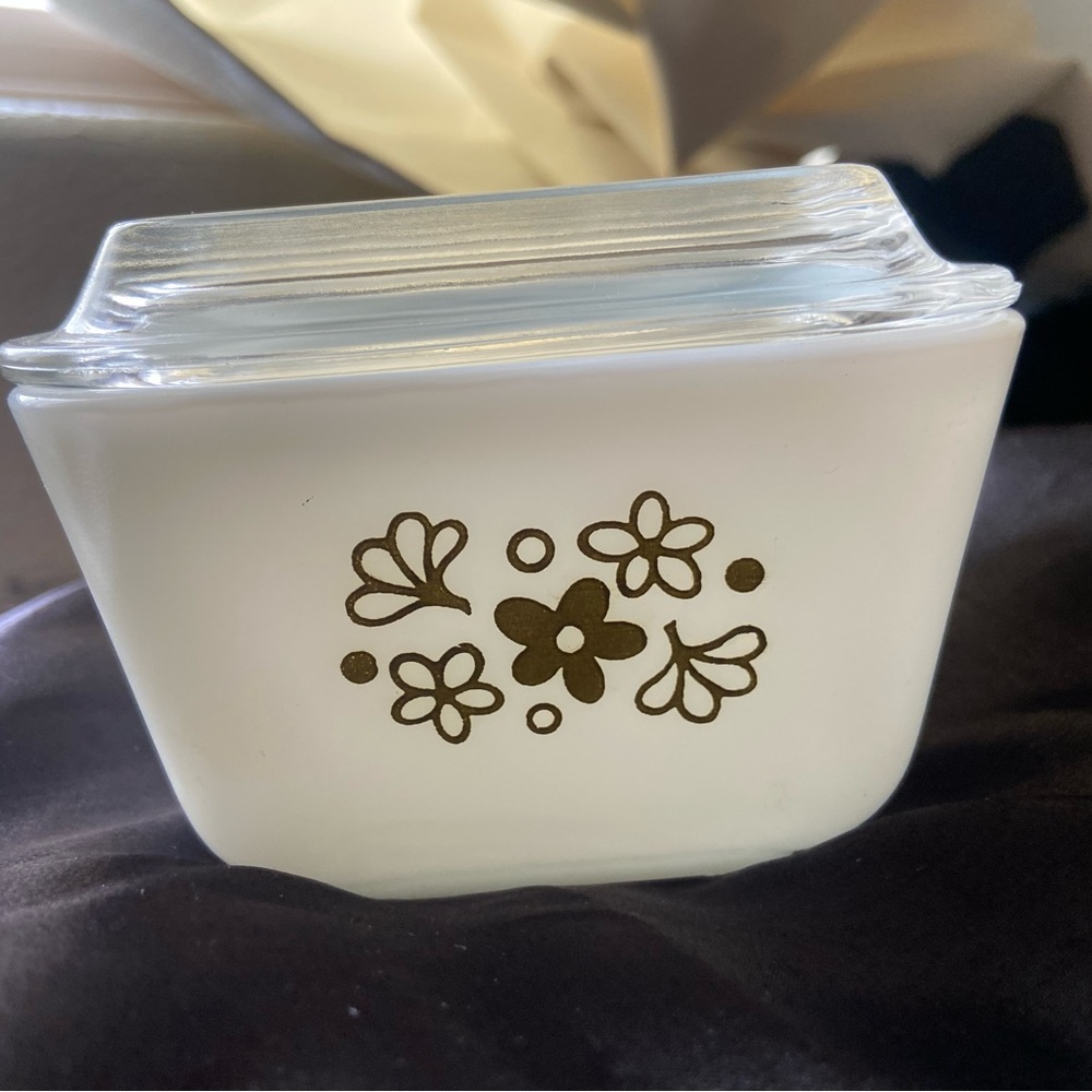Pyrex container with lid